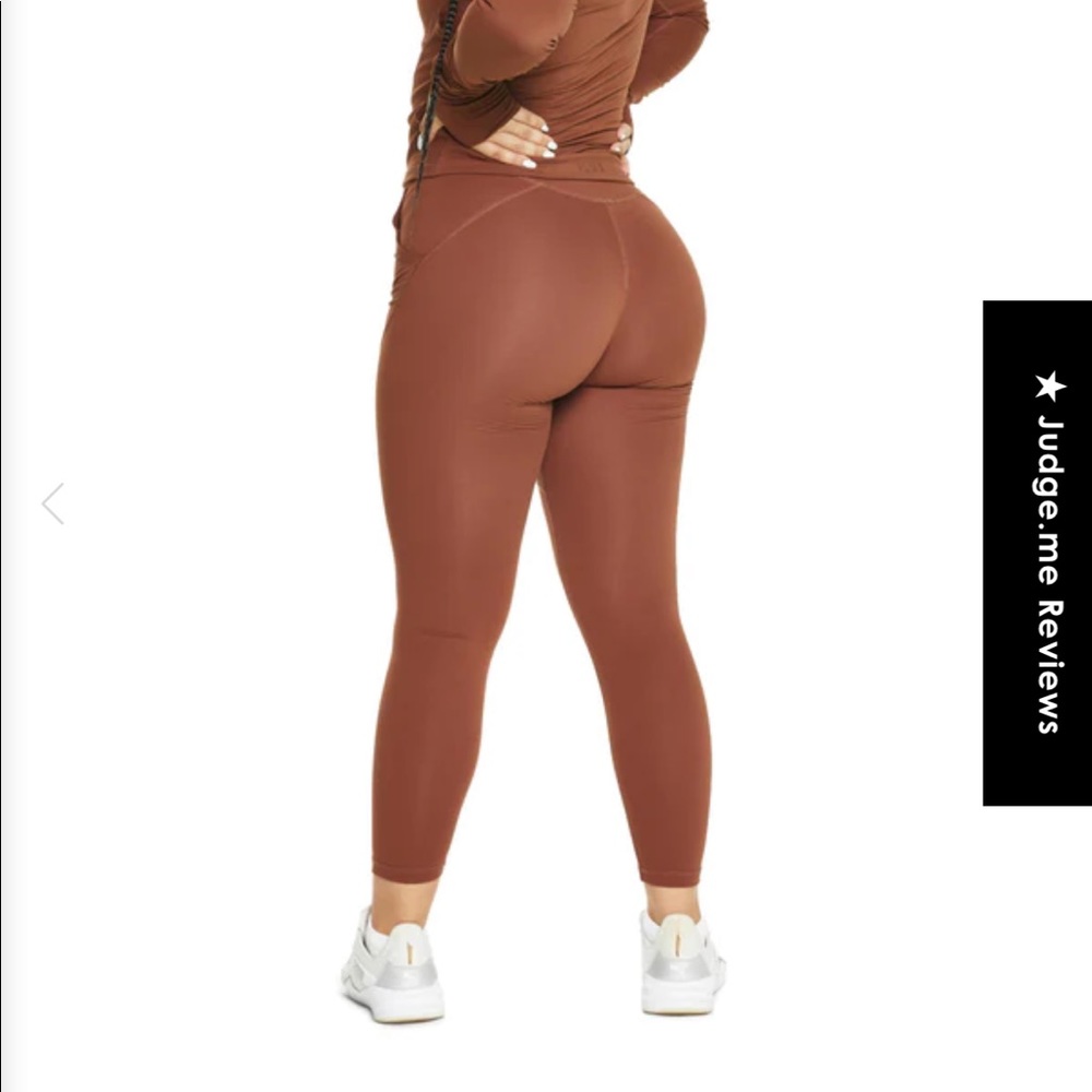 ILUS (v similar to Lululemon!)  Confidence Leggings in Pumpernickel